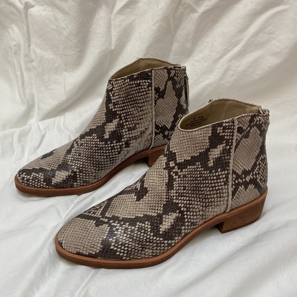 Women’s Dolce Vita faux snakeskin ankle booties. Style: TAVIN. Size 8M. Like new - Picture 4 of 14
